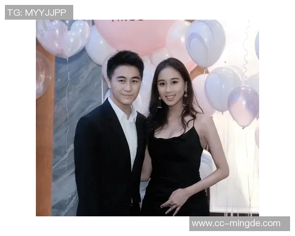 嫂子颜值爆表何猷君携妻儿共庆揭幕战与孩子生日欢乐时光